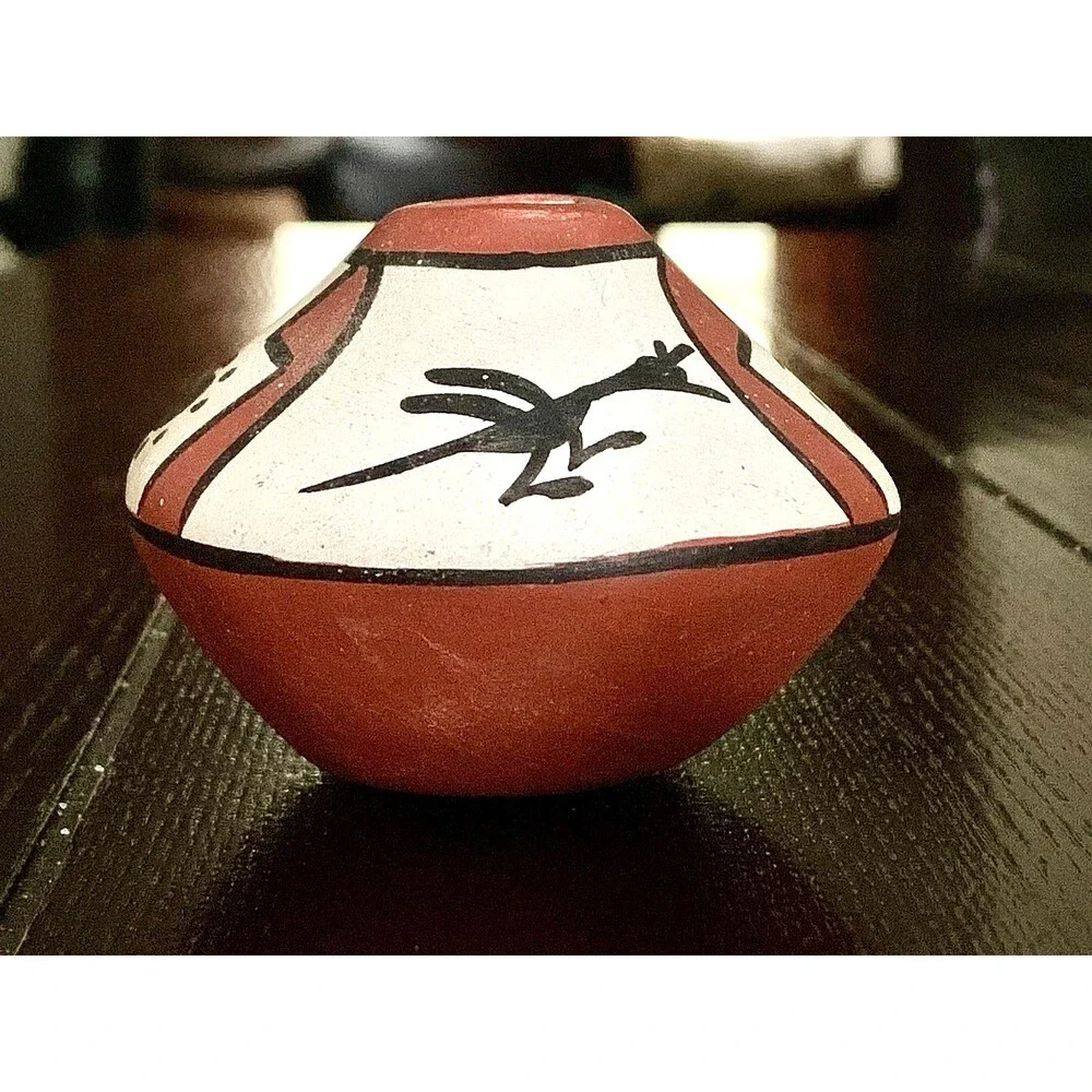 VINTAGE NATIVE AMERICAN SOUTHWEST MINIATURE ART POTTERY VESSEL HAND PAINTED CLAY